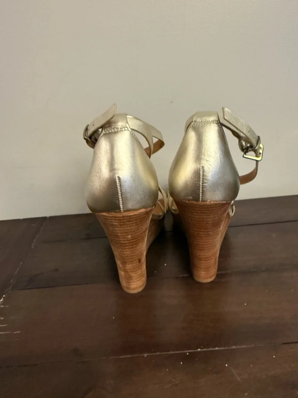 Seychelles stylish metallic